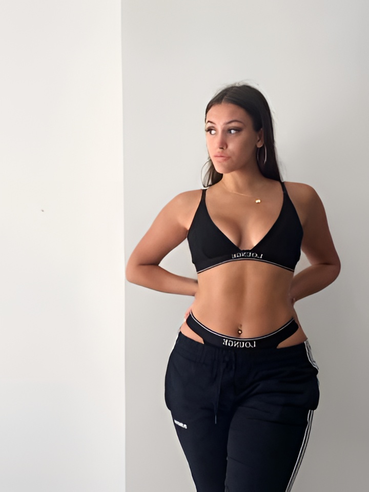 Агата привлекальеная девушка из Луховиц цена от 4000 руб