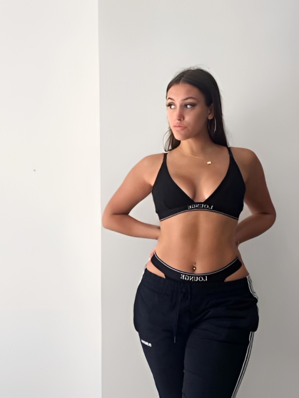 Агата привлекательная девушка из Луховиц цена от 4000 руб