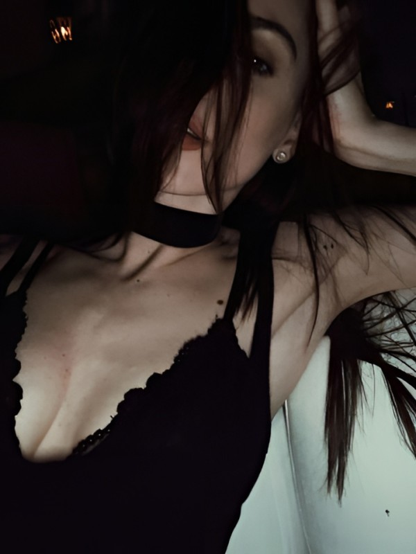 Ярослава привлекательная девушка из Луховиц цена от 10000 руб